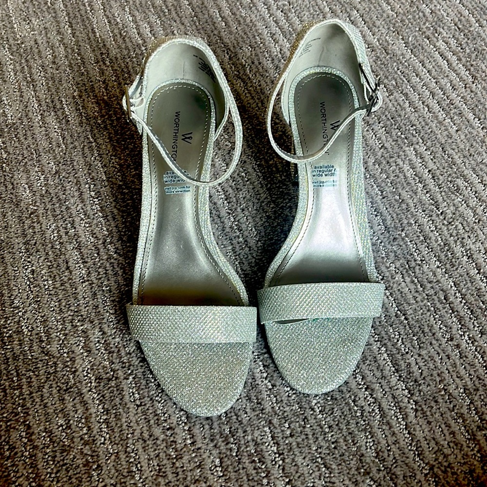 Never worn high heals still has tags